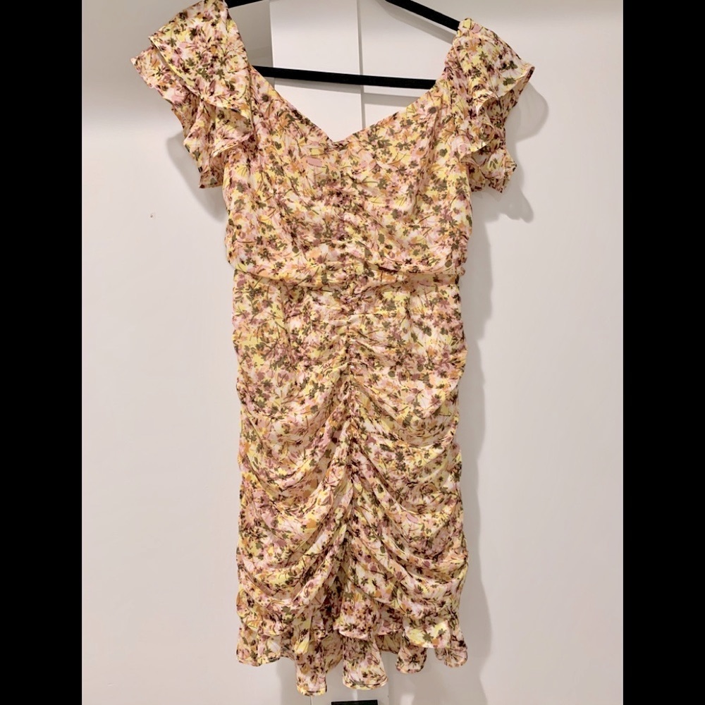 NEW ASTR THE LABEL DRESS Floral Ruched Chiffon Mini YELLOW SIZE SMALL.